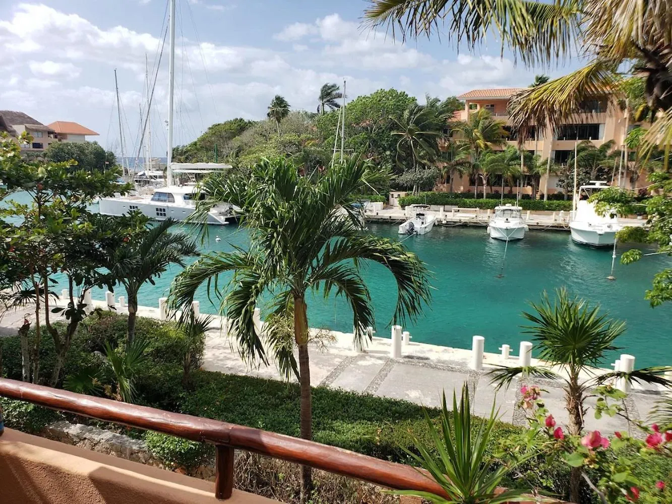 Only You Onboard - Walk To Beach & Downtown Puerto Aventuras